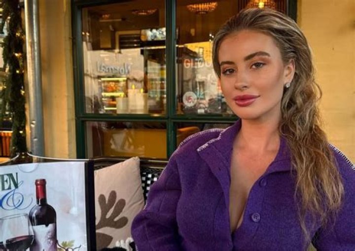 Chloe Ayling - SnogBlogy
