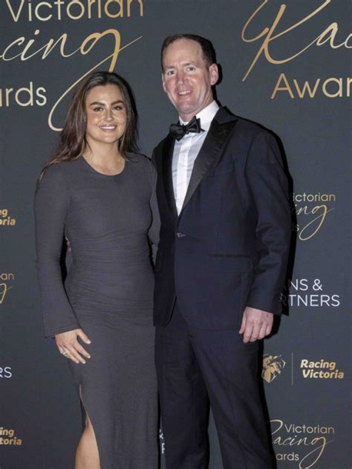 Ciarn Hinds: Wife, net worth, tattoos, smoking & body facts