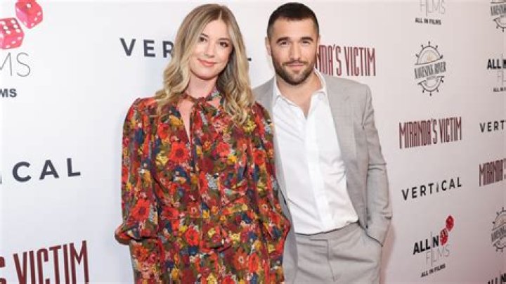 Emily VanCamp and Husband Josh Bowman Owe Their Romance to 'Revenge' |